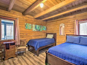 Wintergreen Home w/ Deck - Near Skiing & Hiking!