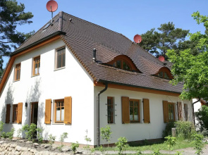 Cozy Holiday Home in Dierhagen Strand with Garden
