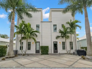 Casa Monte Cristo Luxury Home Steps to 7th Ave