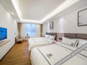 Yingxue Light Luxury Hotel