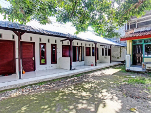 OYO Life 92853 Kost 999