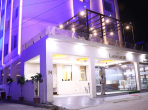 Hotel Lakhdatar