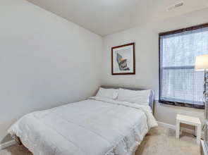 Union City Townhome: 17 Mi to Downtown Atlanta!