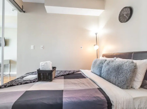 New!! Air Canada Condo Near CN Tower