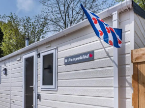 Chalet it Pompebled met wasmachine en droger en zwembad op camping