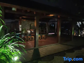 Shuangjiang Yueya Alley Leisure Hotel