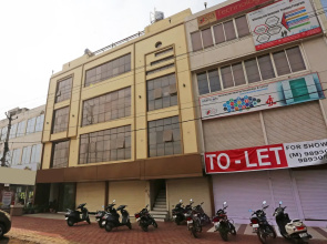 Hotel Queen by OYO Rooms