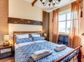 Lion Apartments -Colonial