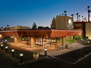 Doubletree by Hilton Phoenix - Tempe