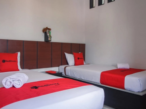 Hotel Lovetel by RedDoorz