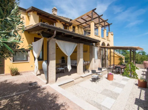 Serene Apartment in Ascoli Piceno with Hot Tub