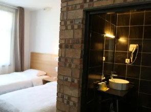 Huashan Lotus International Hostel
