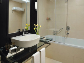 Mövenpick Jumeirah Lakes Towers Hotel