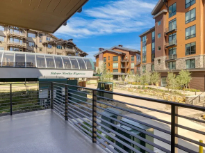 Silver Strike by Avantstay Direct Slope Access Hot Tub Views