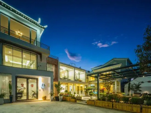 Moshang Huakai Inn