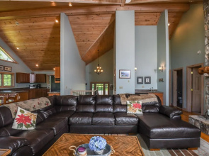 Glass Mountain Lodge 5 Bedroom House