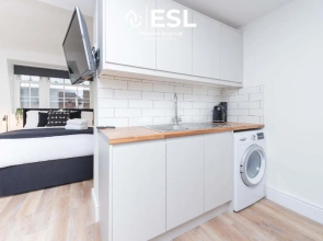 Studio 3, Top Floor Town Centre Apartment