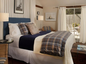 Abbey's Lantern Hill Inn