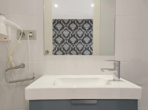 Liceu Apartments by gaiarooms