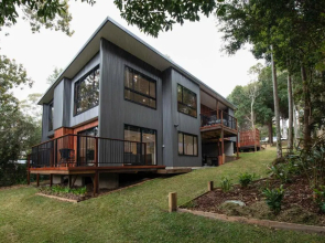 Springbrook25 Pet friendly House