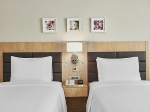 Hilton Garden Inn Dubai, Mall Avenue