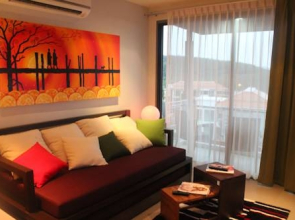 Top Floor, One-Bedroom Apartment