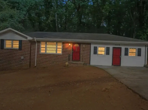 Spacious 3 Bedroom Home With Full Kitchen - Minutes From ATL Airport! 3 Home by Redawning