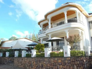 Step Town Hotel
