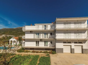 Nice Home in Kastel Luksic With Wifi and 3 Bedrooms
