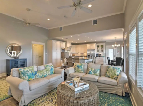 Walk to Beach: Coastal Home in Port Bolivar!