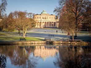 Elliot Oliver - Loft Style 2 Bedroom Apartment With Parking In The Docks