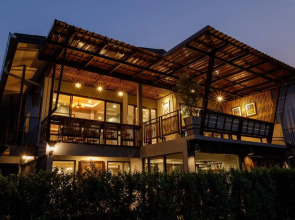 Hostel One Art & Gallery