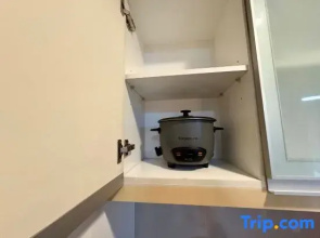 Stylish 1BR Condo in 101 Newport City | Near NAIA