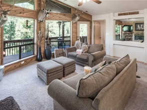 A River Runs Through It - Three Bedroom Cabin with Hot Tub