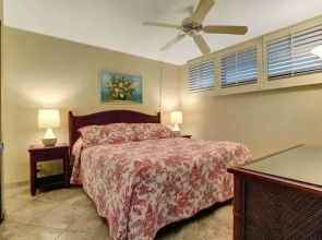 Kihei Surfside, #205 1 Bedroom Condo by RedAwning