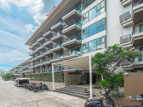 1BR with Pool 3 Min Walk to Beach  C197