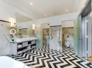 Отель Grand Poet Hotel by Semarah