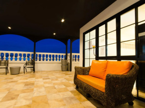 Violet Tower at Khaosan Palace