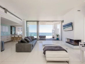 15 Views Penthouse One Bedroom Apartment Sleeps 2