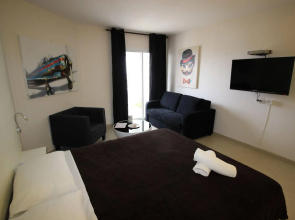 Rich Royal Suites
