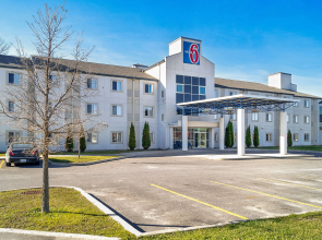 Motel 6 Peterborough, ON