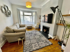 lovely 3 bed house close to the Uni & centre