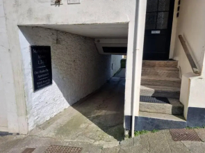 Sea Views, Big 2 Bed Flat Close To Beach & Harbour