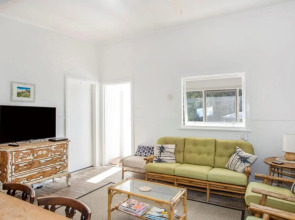 Retro Beach Cottage 681 Murramarang Rd