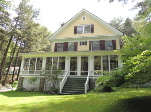 Brookview Manor Inn