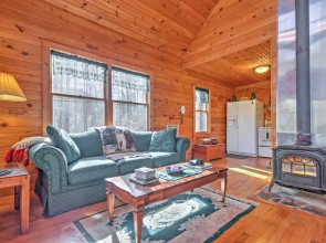 Highlands Cabin w/ Forest Views < 4 Mi to Cashiers