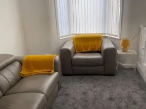 Modern 2 bed sleep 5 close to Anfield Stadium