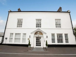 Host Stay Foley Abode