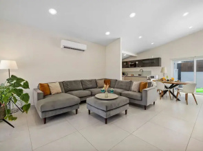 NEW Modern 3BR 3BA Private Pool Centrallylocated