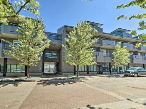 Grand Haven Condo - Walk to Nearby Hot Spots!